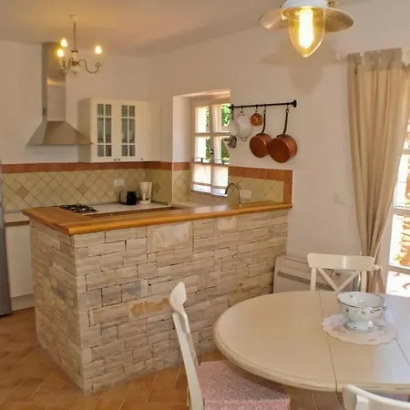 Holiday home Grosszuegiges Mit Pool Und Sonnenterrasse